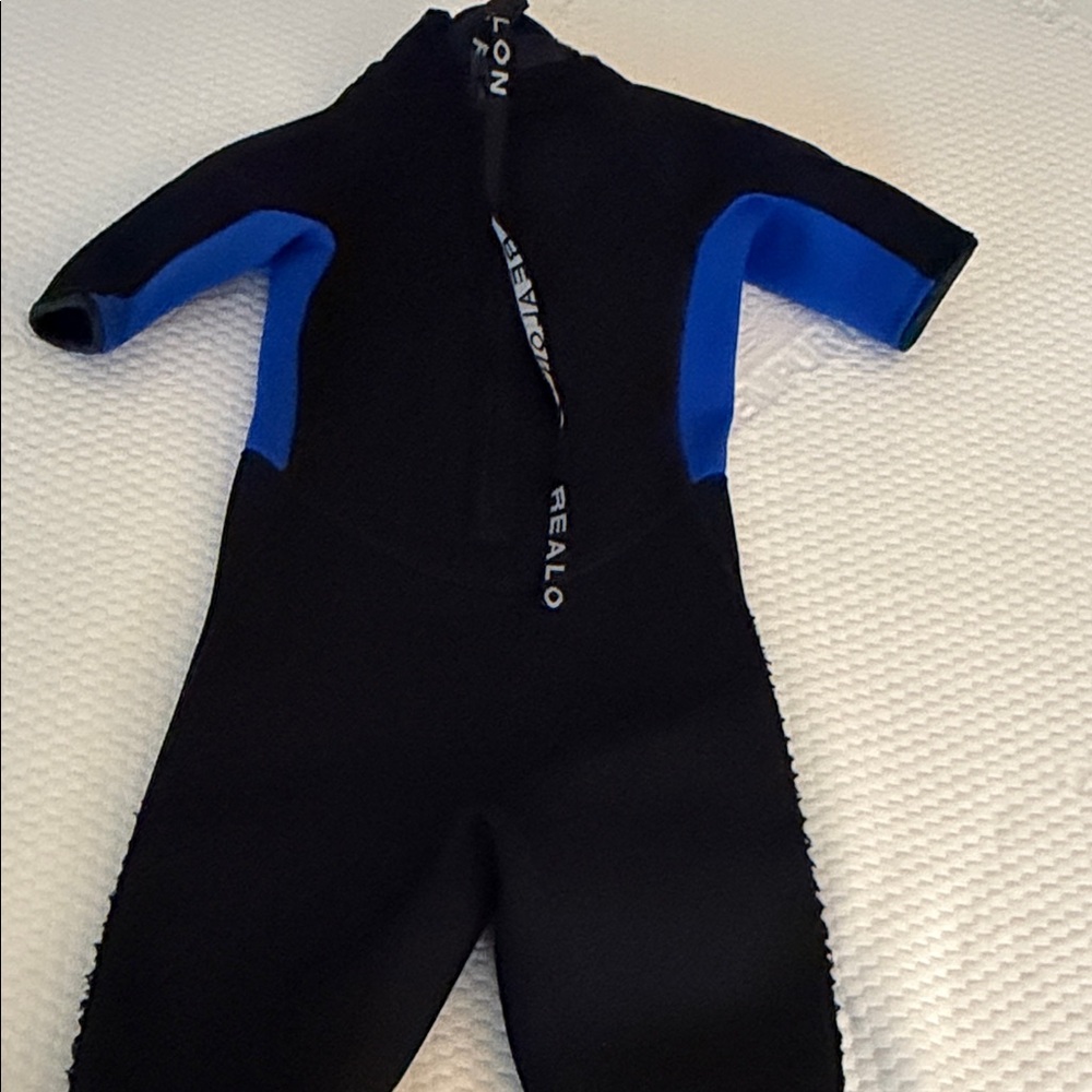 Kids Black and Blue wetsuit - Picture 4 of 4